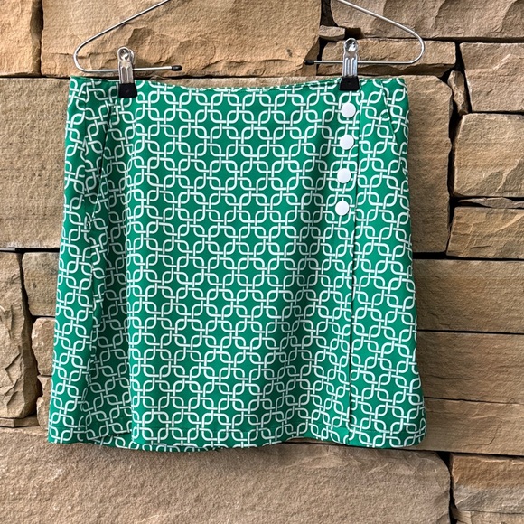 Lady Hagen Pants - Lady Hagen Green and White Golf Skort. Button accent with pockets front & back